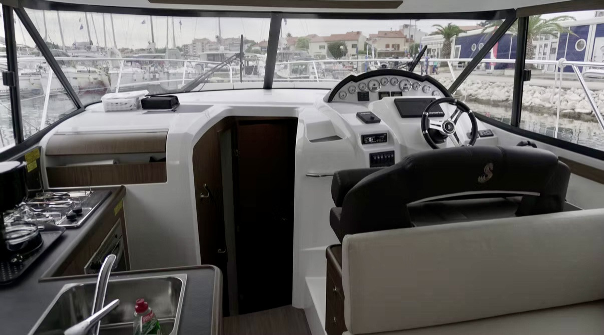 Друга техника Beneteau Antares 36 Fly, Air Conditioning, TOP !!!: снимка 13