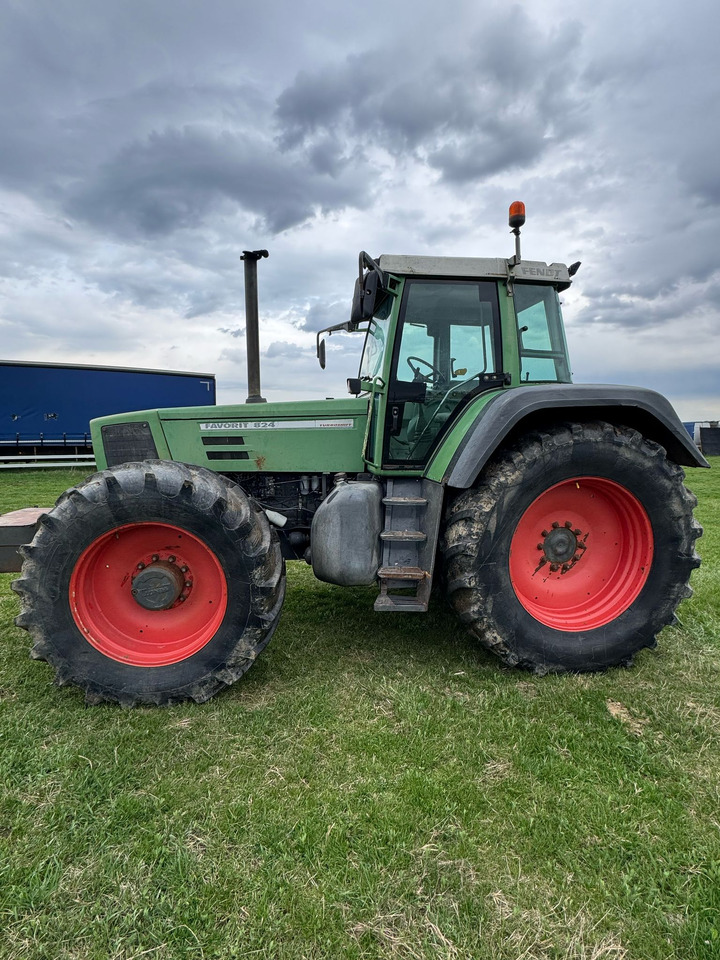 Fendt 824 Tractor - Трактор: снимка 1 Fendt 824 Tractor - Трактор: снимка 1