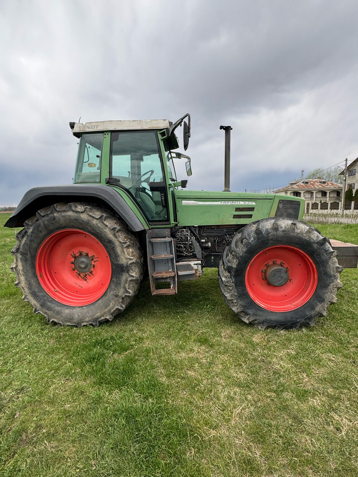 Fendt 824 Tractor - Трактор: снимка 5 Fendt 824 Tractor - Трактор: снимка 5
