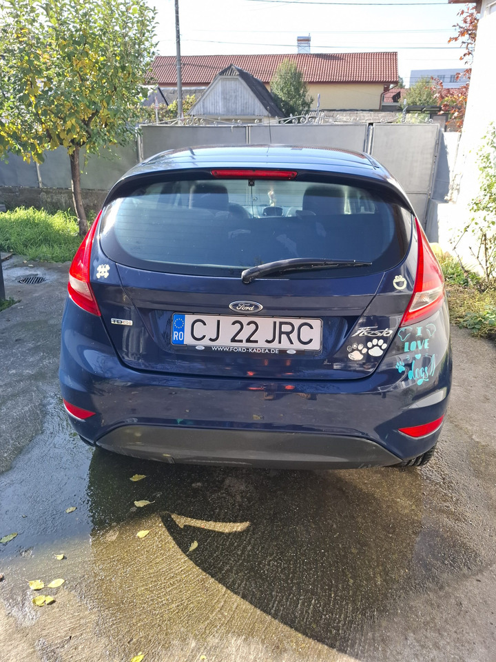 Ford Fiesta - Седан: снимка 4 Ford Fiesta - Седан: снимка 4