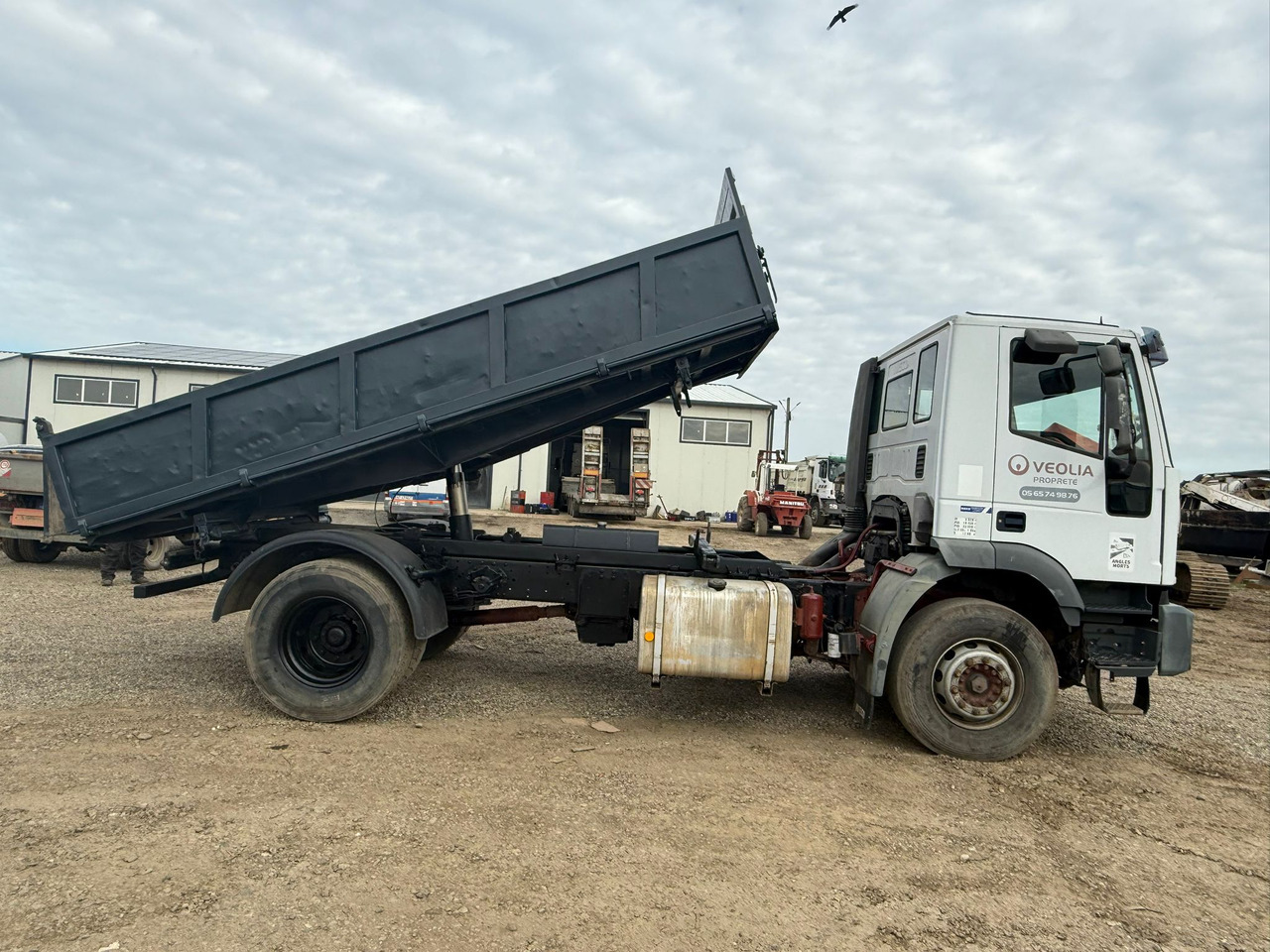 IVECO EUROTRAKKER TIPPER - Самосвал камион: снимка 2 IVECO EUROTRAKKER TIPPER - Самосвал камион: снимка 2