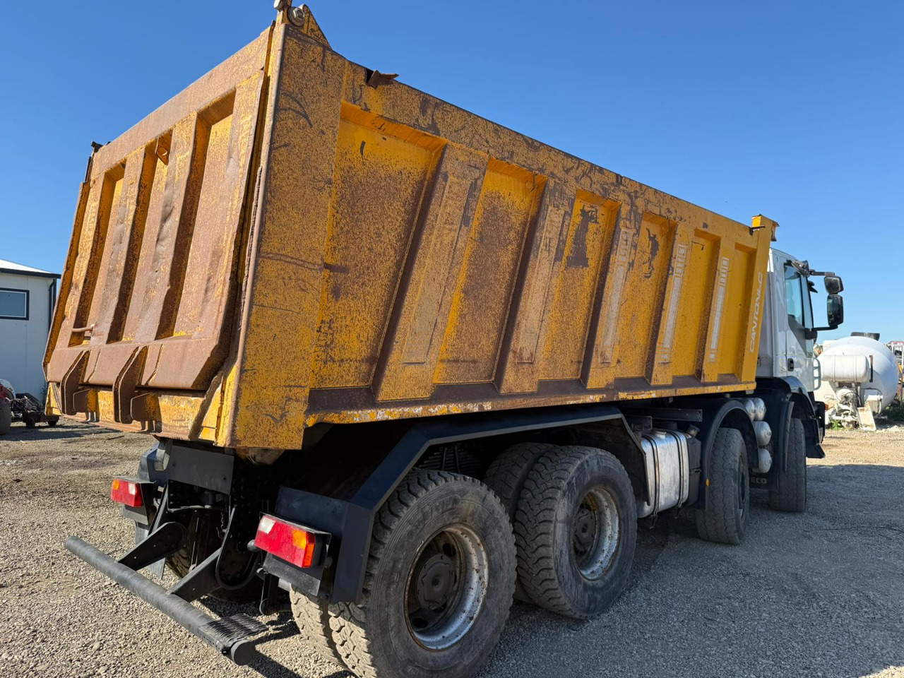 IVECO TRAKKER TIPPER - Самосвал камион: снимка 3 IVECO TRAKKER TIPPER - Самосвал камион: снимка 3