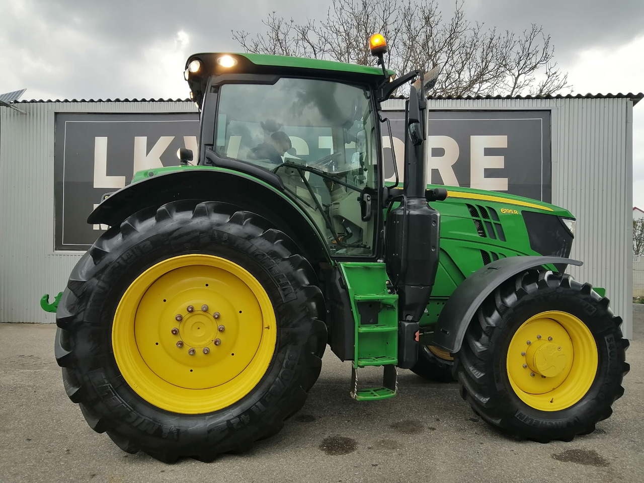 John Deere 6195R 4WD, Auto Trac + Activare !!! TOP !!! - Трактор: снимка 5 John Deere 6195R 4WD, Auto Trac + Activare !!! TOP !!! - Трактор: снимка 5