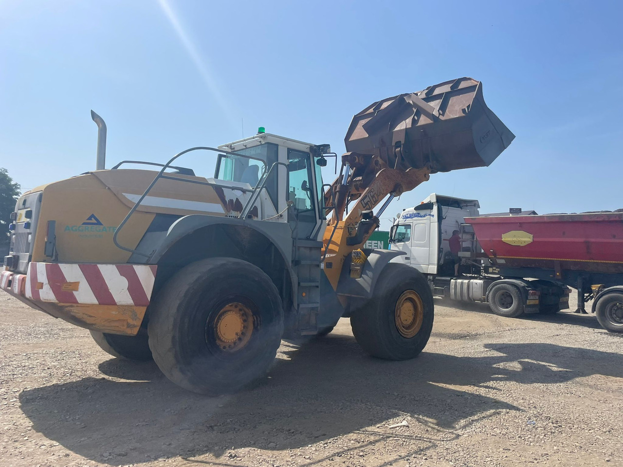 LIEBHERR 564 FRONT LOADER - Колесен товарач: снимка 2 LIEBHERR 564 FRONT LOADER - Колесен товарач: снимка 2