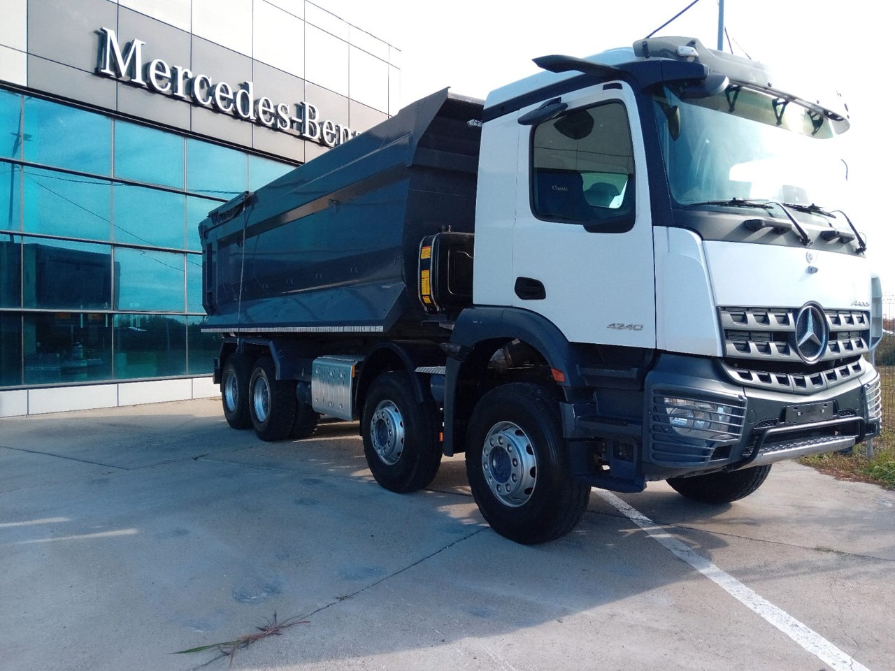 Mercedes-Benz Arocs 42.40 8×4 Basculanta/Tipper/Kipper Heavy Duty, TOP !!! - Самосвал камион: снимка 2 Mercedes-Benz Arocs 42.40 8×4 Basculanta/Tipper/Kipper Heavy Duty, TOP !!! - Самосвал камион: снимка 2