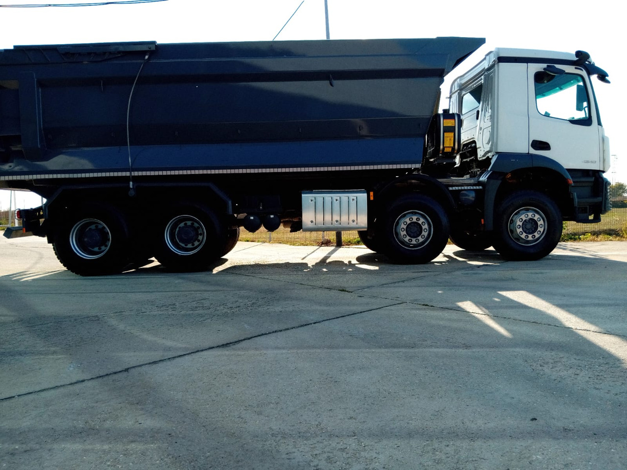 Mercedes-Benz Arocs 42.40 8×4 Basculanta/Tipper/Kipper Heavy Duty, TOP !!! - Самосвал камион: снимка 3 Mercedes-Benz Arocs 42.40 8×4 Basculanta/Tipper/Kipper Heavy Duty, TOP !!! - Самосвал камион: снимка 3