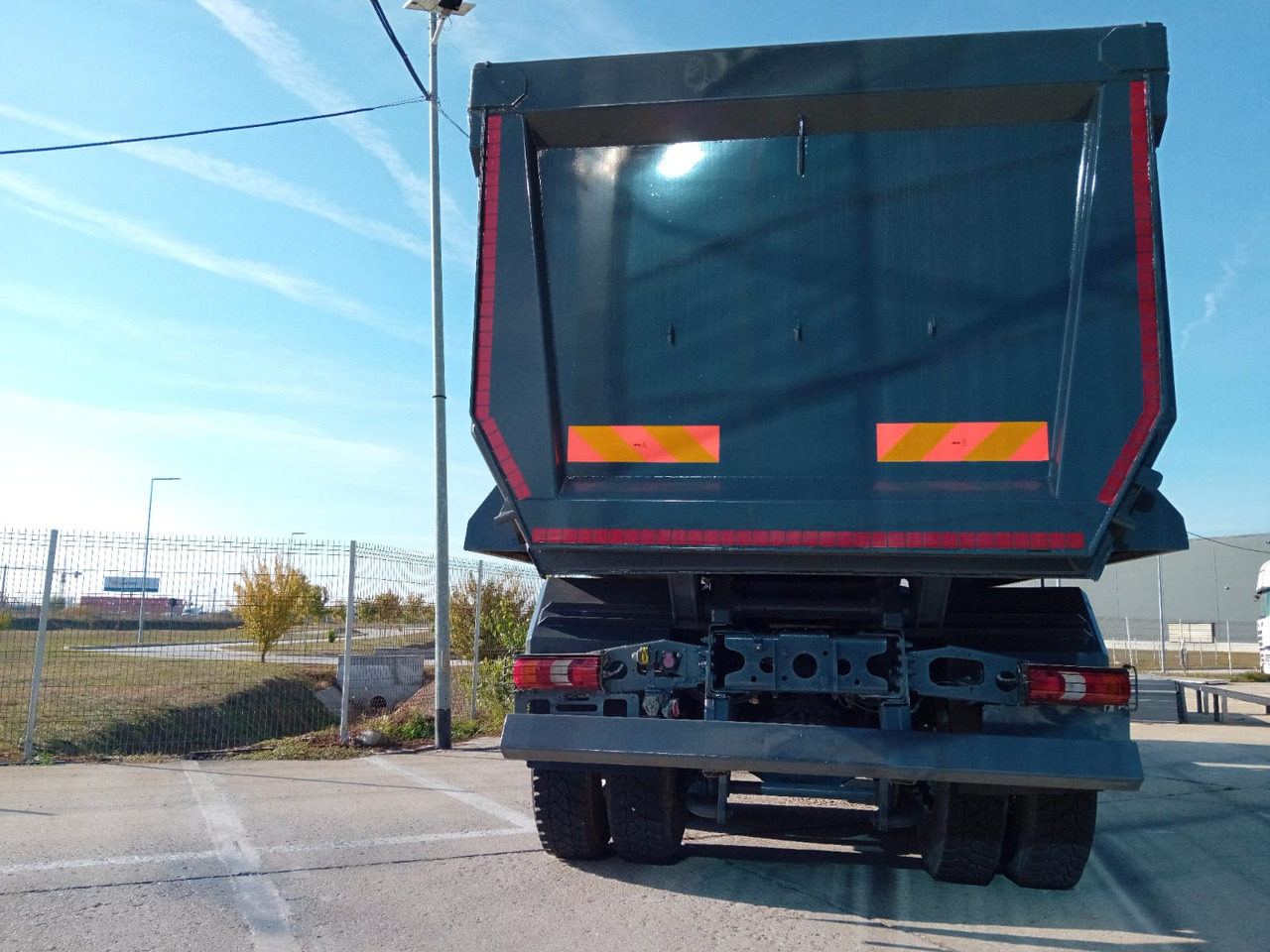 Mercedes-Benz Arocs 42.40 8×4 Basculanta/Tipper/Kipper Heavy Duty, TOP !!! - Самосвал камион: снимка 5 Mercedes-Benz Arocs 42.40 8×4 Basculanta/Tipper/Kipper Heavy Duty, TOP !!! - Самосвал камион: снимка 5