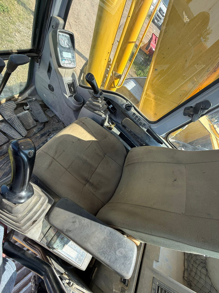 NEW HOLLAND E 215 EXCAVATOR - Верижен багер: снимка 3 NEW HOLLAND E 215 EXCAVATOR - Верижен багер: снимка 3