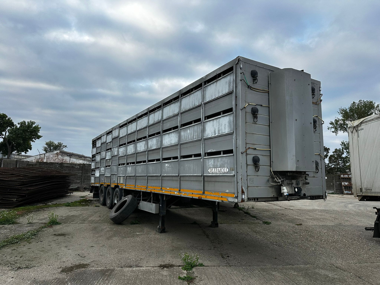 PEZZAIOLLI Animal Transport Semi-trailer - За превоз на животни полуремарке: снимка 1 PEZZAIOLLI Animal Transport Semi-trailer - За превоз на животни полуремарке: снимка 1
