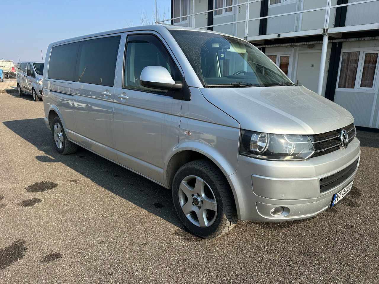 VOLKSWAGEN MULTIVAN - Пътнически бус: снимка 2 VOLKSWAGEN MULTIVAN - Пътнически бус: снимка 2
