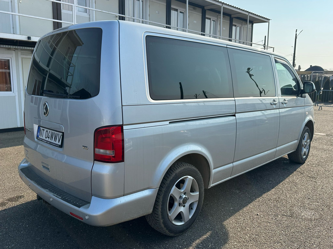 VOLKSWAGEN MULTIVAN - Пътнически бус: снимка 3 VOLKSWAGEN MULTIVAN - Пътнически бус: снимка 3