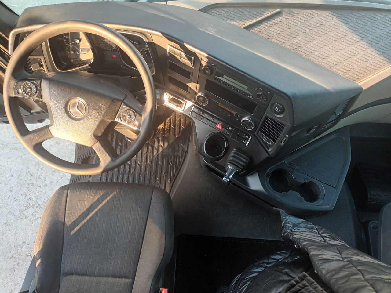 Tractor Head Mercedes-Benz Actros (2014) + Semi-trailer Tipper Meiller – Kipper (2004) - Влекач: снимка 2 Tractor Head Mercedes-Benz Actros (2014) + Semi-trailer Tipper Meiller – Kipper (2004) - Влекач: снимка 2