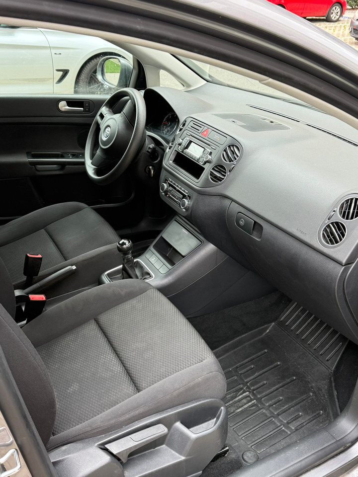 Volkswagen Golf Plus 1.6 TDI - Лек автомобил: снимка 5 Volkswagen Golf Plus 1.6 TDI - Лек автомобил: снимка 5