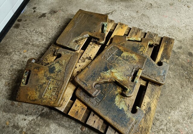 Deutz Fahr etupainot - Противовес за Трактор: снимка 1 Deutz Fahr etupainot - Противовес за Трактор: снимка 1