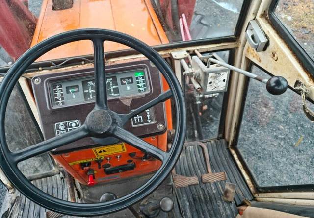 Трактор Fiat 780DT etukuormaajalla: снимка 16