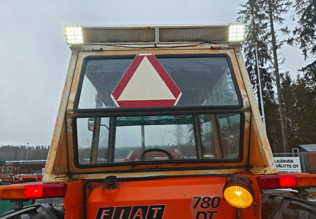 Трактор Fiat 780DT etukuormaajalla: снимка 10