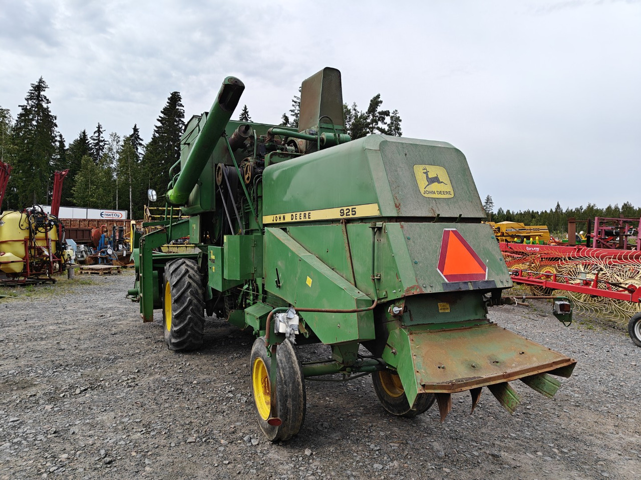JOHN DEERE 925 leikkuupuimuri - Зърнокомбайн: снимка 3 JOHN DEERE 925 leikkuupuimuri - Зърнокомбайн: снимка 3