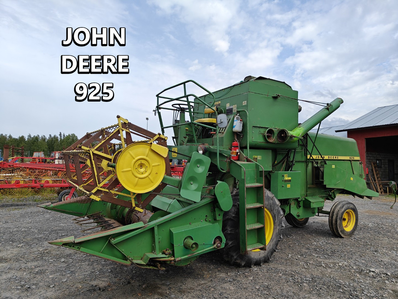 JOHN DEERE 925 leikkuupuimuri - Зърнокомбайн: снимка 1 JOHN DEERE 925 leikkuupuimuri - Зърнокомбайн: снимка 1