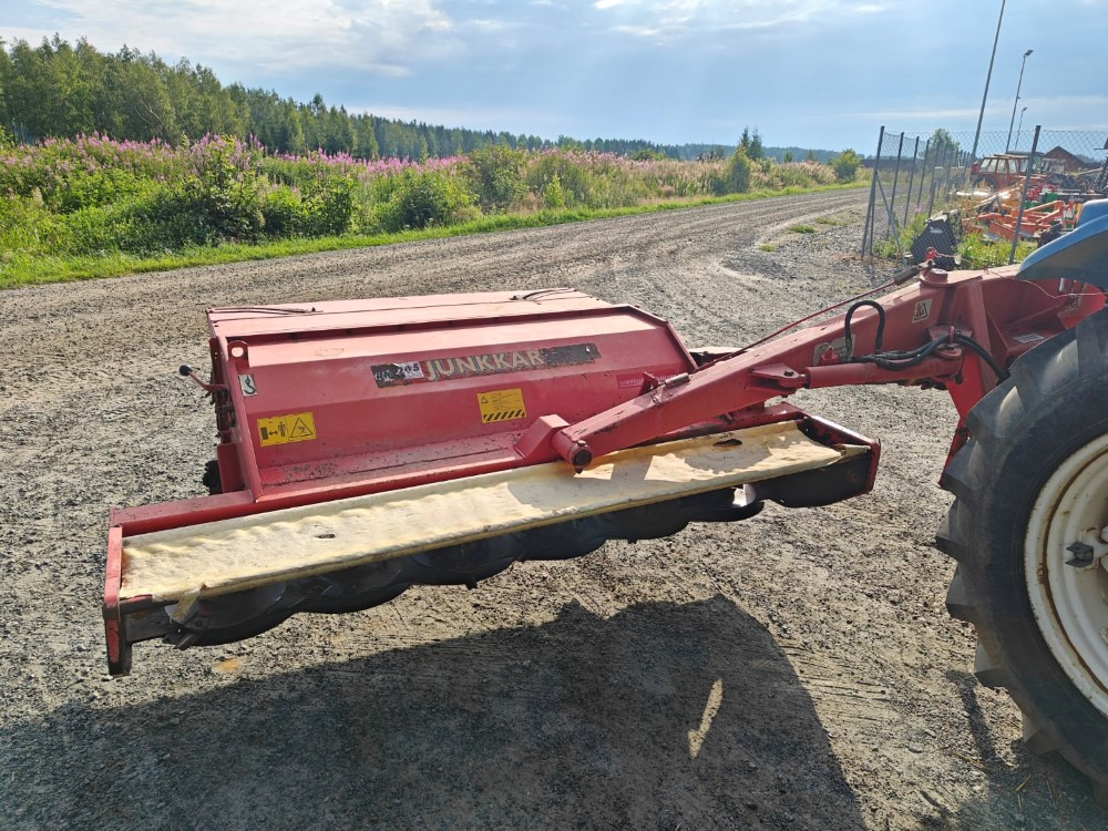 Junkkari Niittomurskain NM245NS Hydro, katso video! - Косачка-шредер: снимка 2 Junkkari Niittomurskain NM245NS Hydro, katso video! - Косачка-шредер: снимка 2