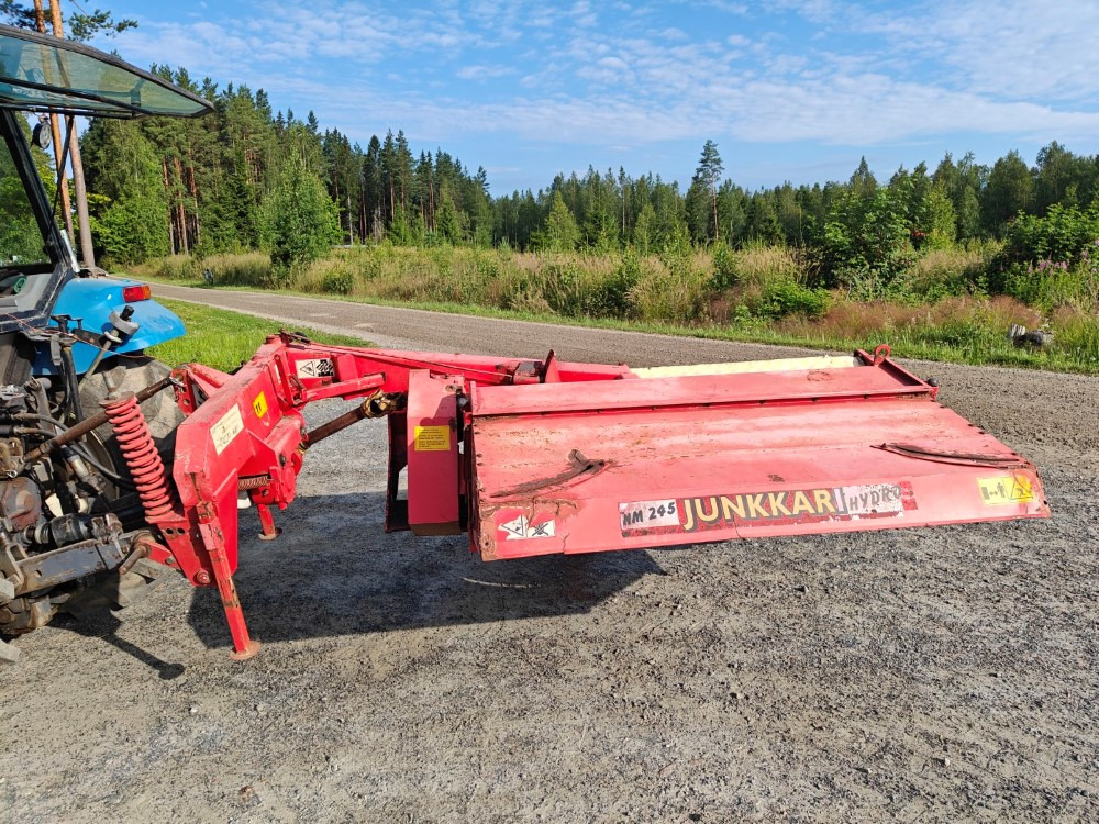 Junkkari Niittomurskain NM245NS Hydro, katso video! - Косачка-шредер: снимка 4 Junkkari Niittomurskain NM245NS Hydro, katso video! - Косачка-шредер: снимка 4