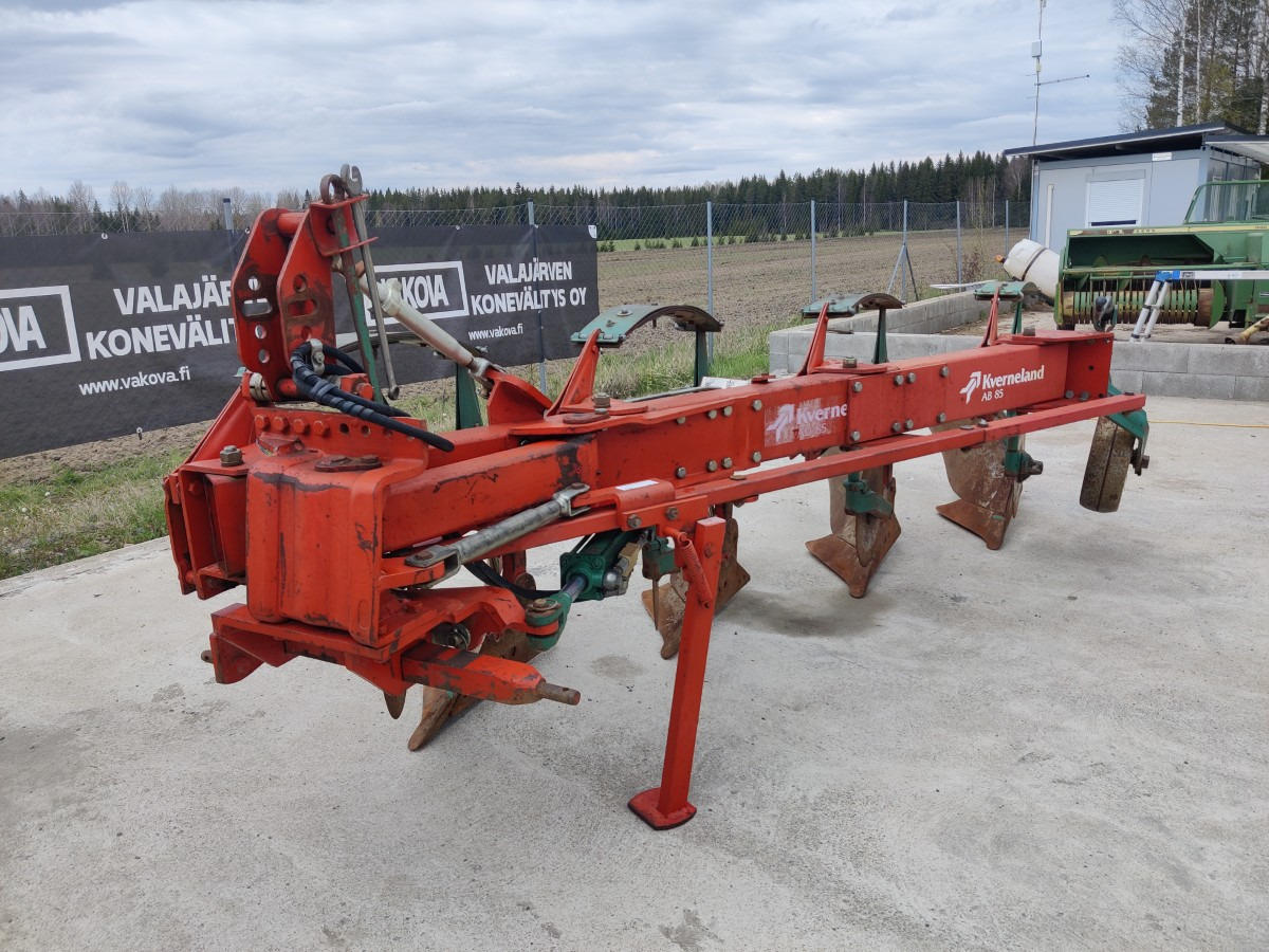 KVERNELAND AB85 4-siipinen sarka-aura - Плуг: снимка 2 KVERNELAND AB85 4-siipinen sarka-aura - Плуг: снимка 2