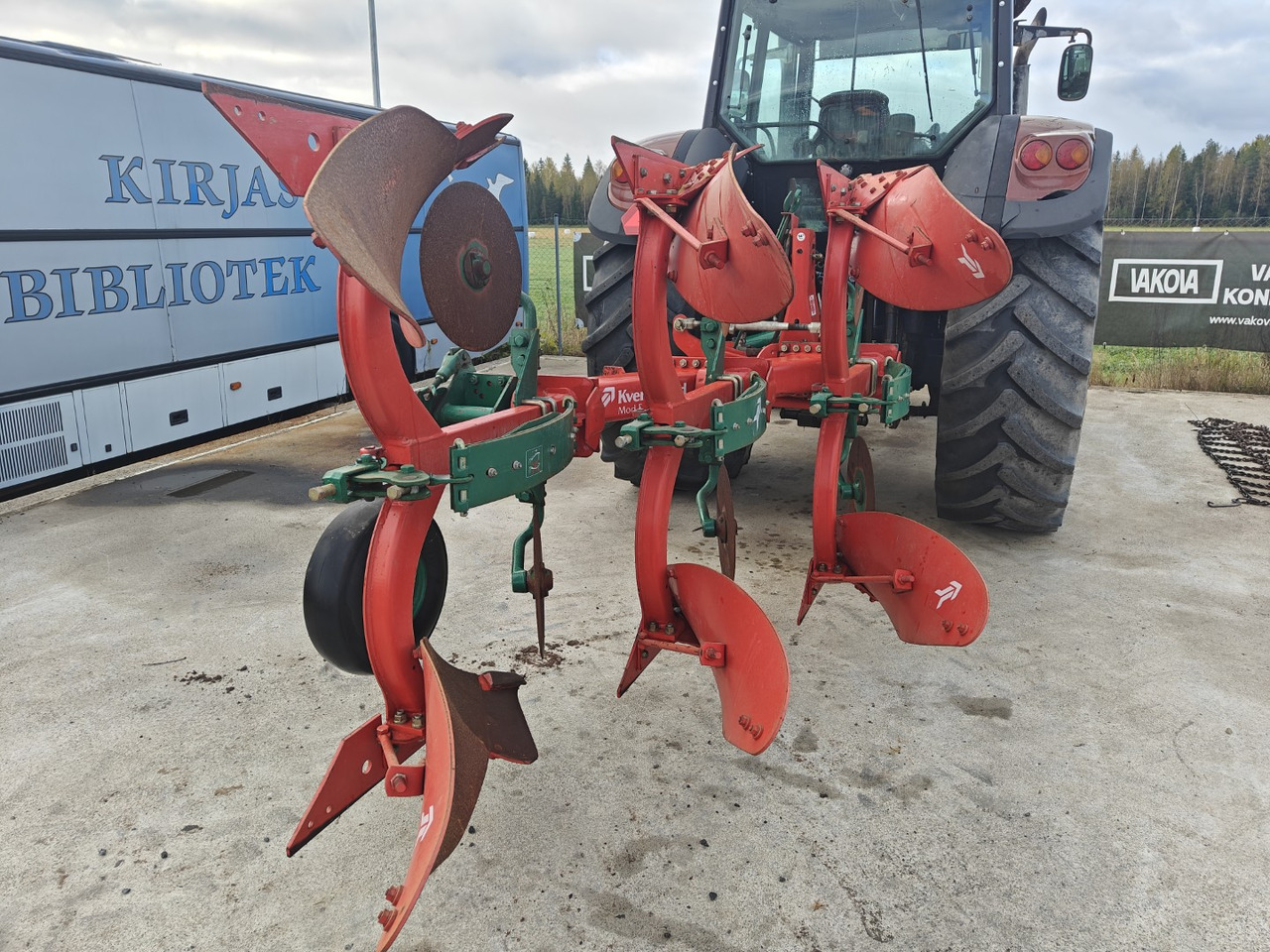 KVERNELAND E 160-8 - 3-siipinen paluuaura - Плуг: снимка 3 KVERNELAND E 160-8 - 3-siipinen paluuaura - Плуг: снимка 3
