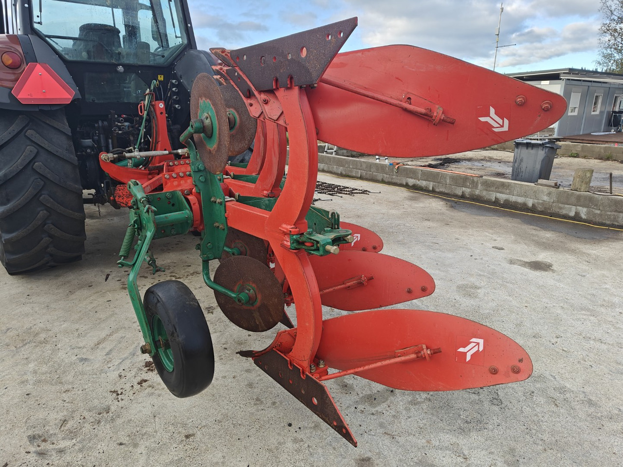 KVERNELAND E 160-8 - 3-siipinen paluuaura - Плуг: снимка 2 KVERNELAND E 160-8 - 3-siipinen paluuaura - Плуг: снимка 2