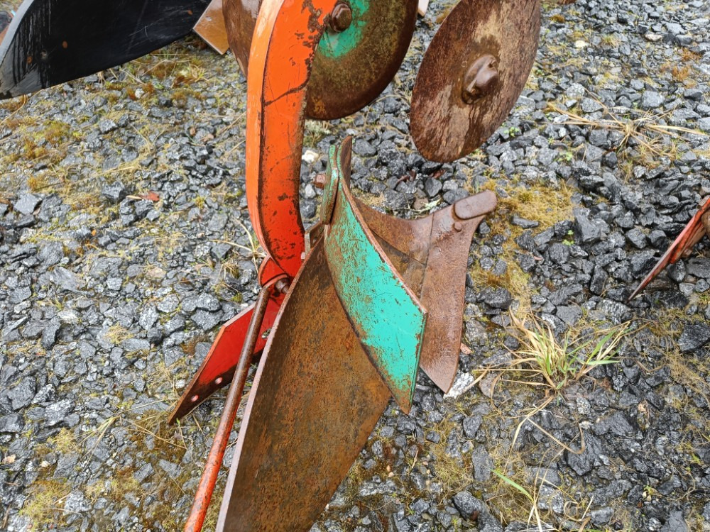 Kverneland A8 sarkia-auran lisäsiipi 16 tuumaa täydellinen - Плуг: снимка 4 Kverneland A8 sarkia-auran lisäsiipi 16 tuumaa täydellinen - Плуг: снимка 4