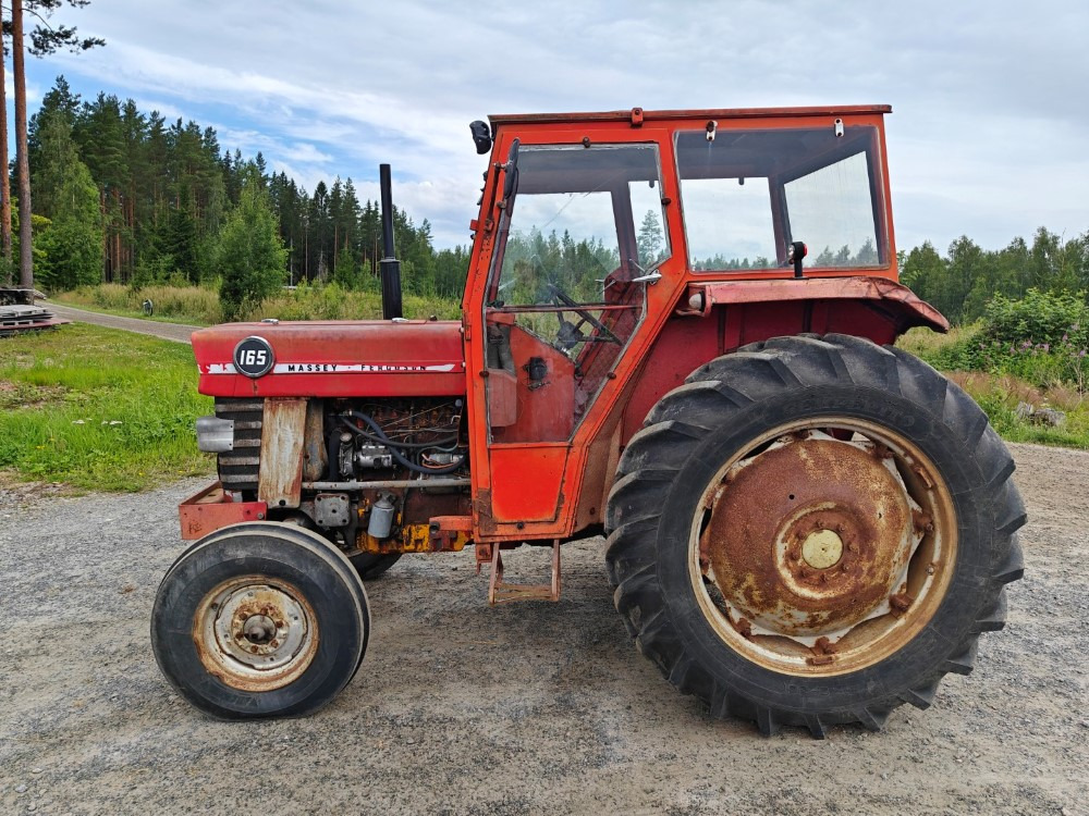 MASSEY FERGUSON 165S traktori, katso video! - Трактор: снимка 2 MASSEY FERGUSON 165S traktori, katso video! - Трактор: снимка 2