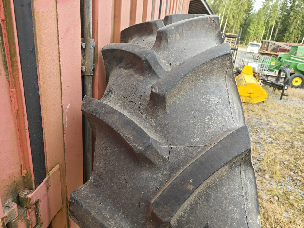 MICHELIN 18.4R38 traktorin renkaat - Гуми и джанти за Трактор: снимка 4 MICHELIN 18.4R38 traktorin renkaat - Гуми и джанти за Трактор: снимка 4