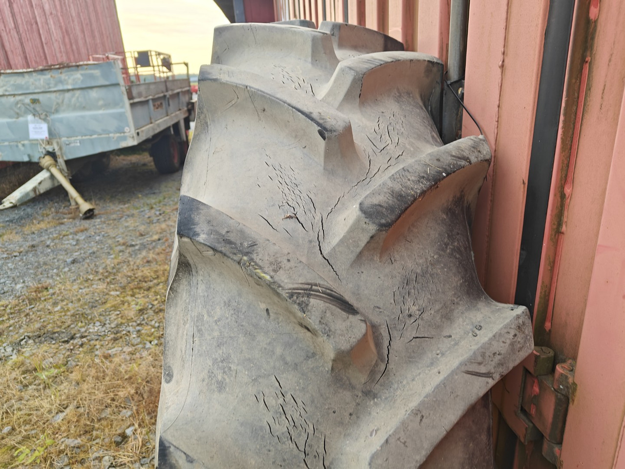 MICHELIN 18.4R38 traktorin renkaat - Гуми и джанти за Трактор: снимка 5 MICHELIN 18.4R38 traktorin renkaat - Гуми и джанти за Трактор: снимка 5