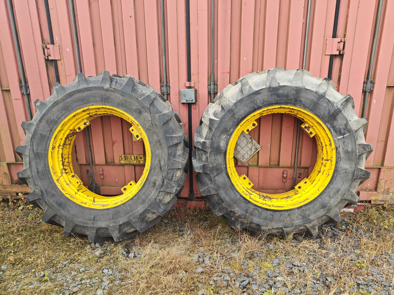 MICHELIN 18.4R38 traktorin renkaat - Гуми и джанти за Трактор: снимка 1 MICHELIN 18.4R38 traktorin renkaat - Гуми и джанти за Трактор: снимка 1