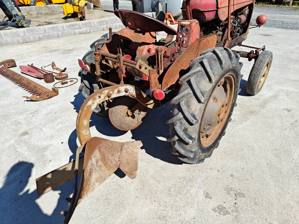Massey Harris 820D harvinainen 2-sylinterinen diesel, katso video! - Трактор: снимка 5 Massey Harris 820D harvinainen 2-sylinterinen diesel, katso video! - Трактор: снимка 5