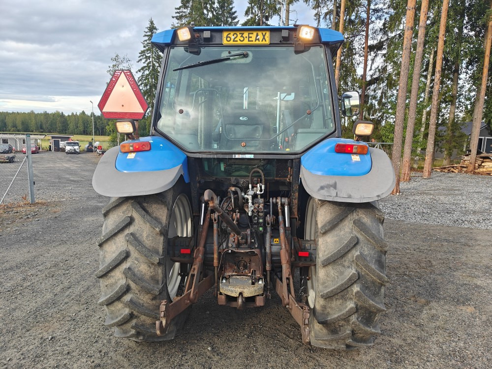 New Holland TS100, ES vaihteisto, ilmastointi, etukuormaaja Ålö Q55, katso video! - Трактор: снимка 4 New Holland TS100, ES vaihteisto, ilmastointi, etukuormaaja Ålö Q55, katso video! - Трактор: снимка 4