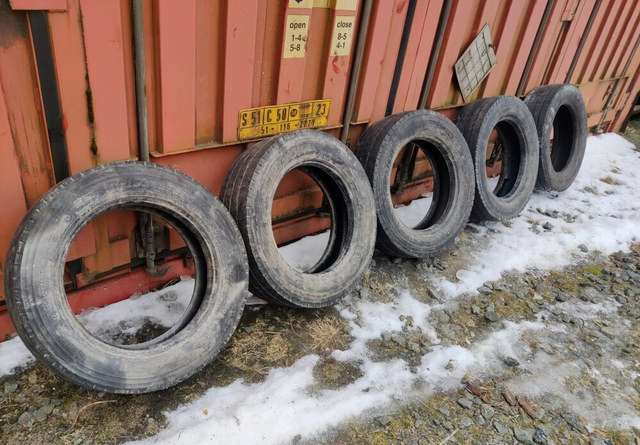 Renkaat 5 kpl koko 205/65R17.5 - Гума за Селскостопанска техника: снимка 1 Renkaat 5 kpl koko 205/65R17.5 - Гума за Селскостопанска техника: снимка 1