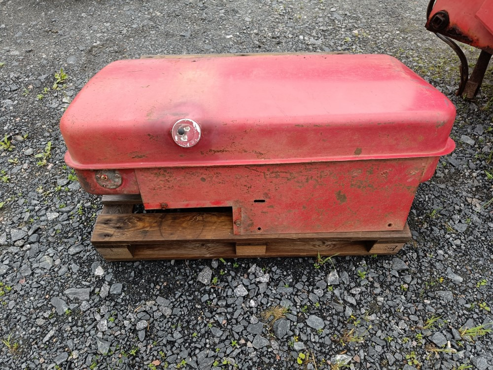 Sampo 410 polttoainetankki - Резервоар за гориво за Зърнокомбайн: снимка 4 Sampo 410 polttoainetankki - Резервоар за гориво за Зърнокомбайн: снимка 4