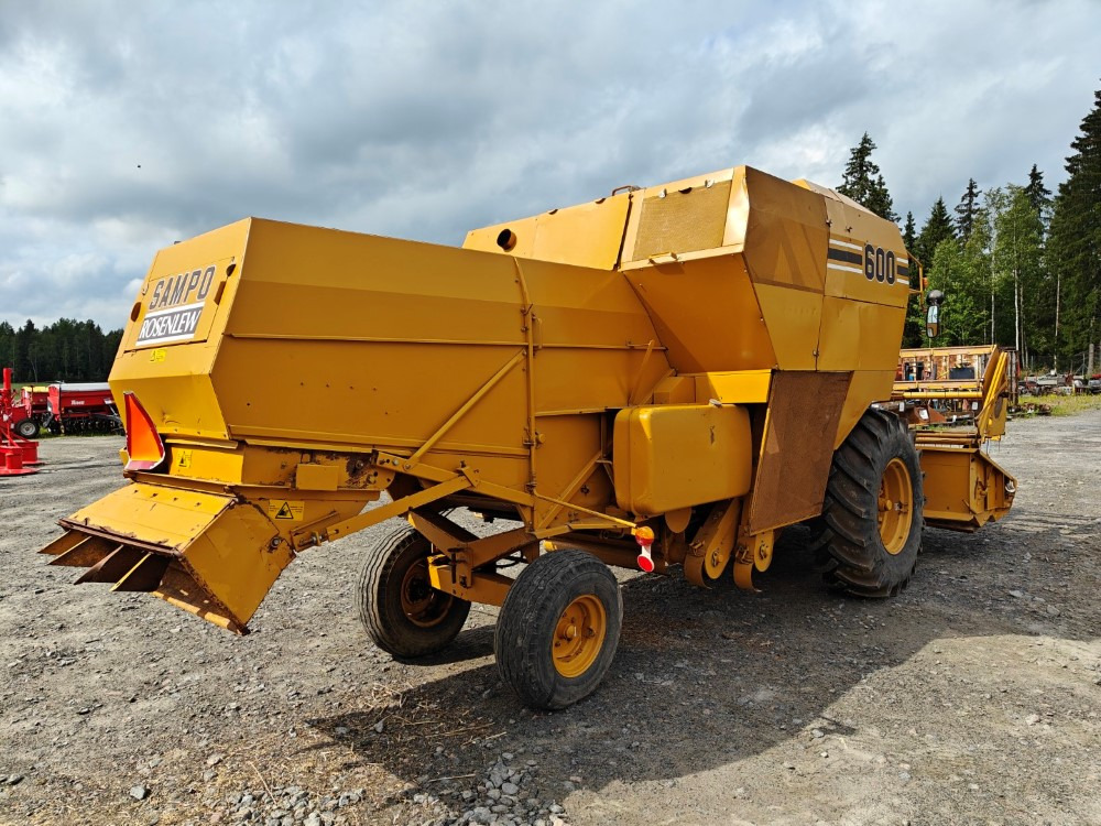 Sampo 600 Hytillinen - Зърнокомбайн: снимка 4 Sampo 600 Hytillinen - Зърнокомбайн: снимка 4