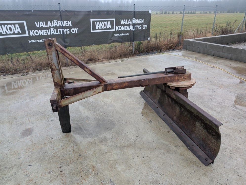 Perälevy 184cm ympäripyörivä - Селскостопанска техника: снимка 1 Perälevy 184cm ympäripyörivä - Селскостопанска техника: снимка 1