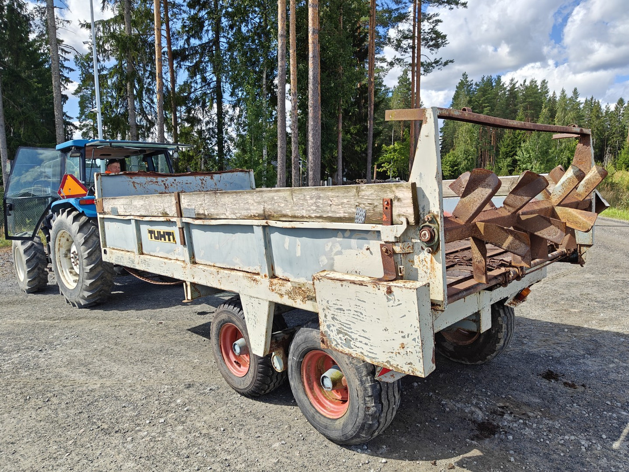 Tuhti yleisperävaunu - telikärry - 8000kg - Разпръсквач за оборски тор: снимка 2 Tuhti yleisperävaunu - telikärry - 8000kg - Разпръсквач за оборски тор: снимка 2