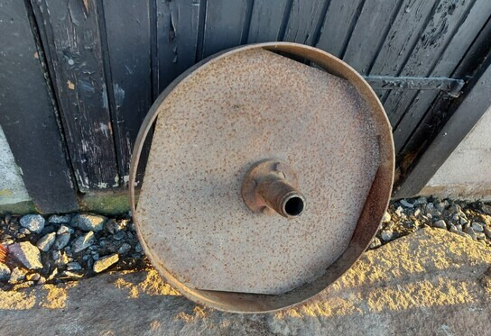 Tukipyörä vanhaan sarka-auraan - Плуг: снимка 1 Tukipyörä vanhaan sarka-auraan - Плуг: снимка 1