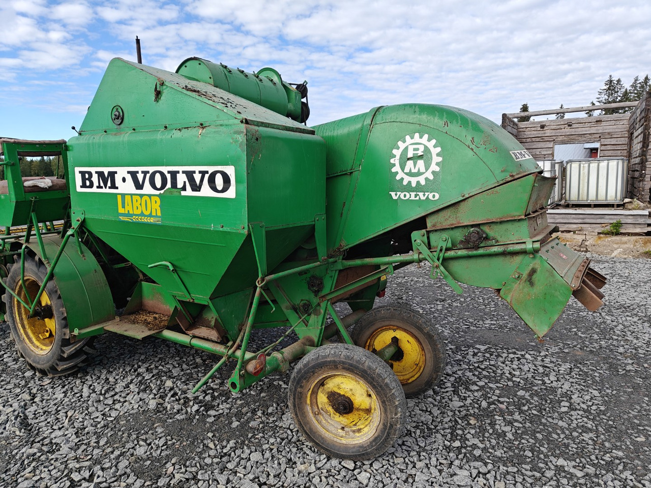 Volvo BM ST257 leikkuupuimuri työleveys 190cm, vaikka koeruutupuimuriksi, katso video! - Зърнокомбайн: снимка 5 Volvo BM ST257 leikkuupuimuri työleveys 190cm, vaikka koeruutupuimuriksi, katso video! - Зърнокомбайн: снимка 5