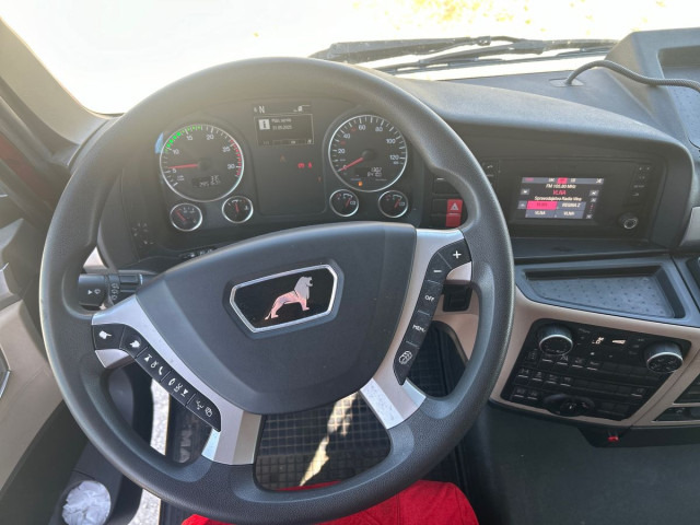 MAN TGX 26.470 6X2-4 BL tandem - Камион с брезент: снимка 4 MAN TGX 26.470 6X2-4 BL tandem - Камион с брезент: снимка 4