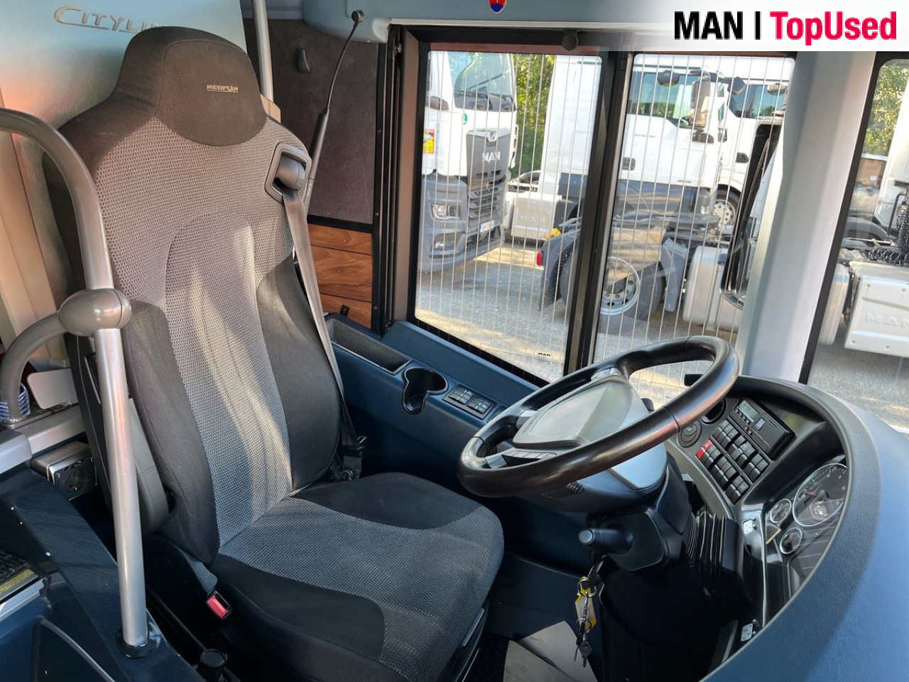 NEOPLAN CITYLINER 2 / N 1218 HDL Euro6 Intarder Klima AHK - Туристически автобус: снимка 4 NEOPLAN CITYLINER 2 / N 1218 HDL Euro6 Intarder Klima AHK - Туристически автобус: снимка 4
