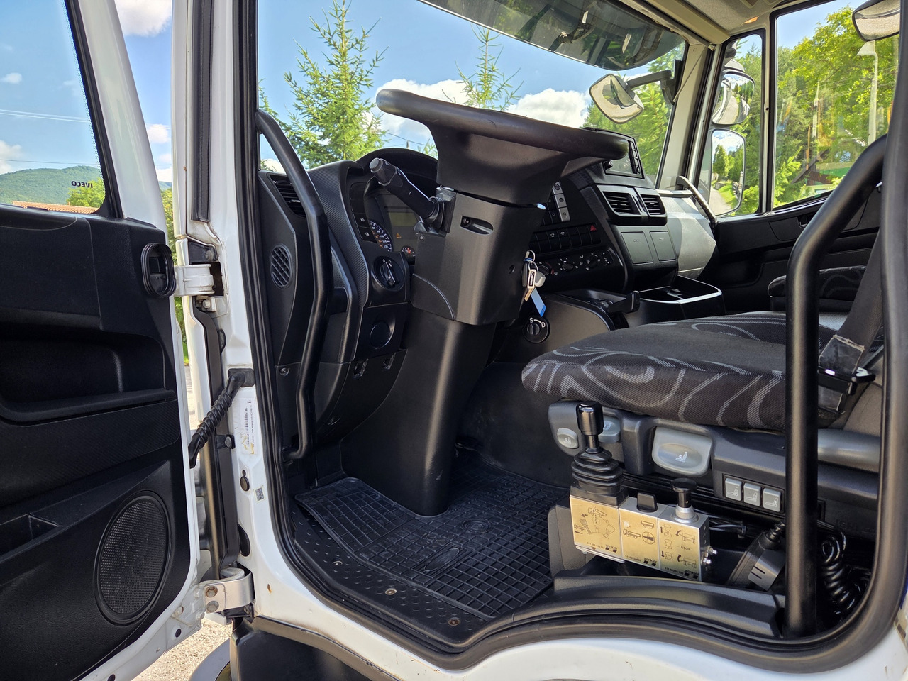 Самосвал камион IVECO TRAKKER 500 8x4 EURO6 Bordmatik: снимка 6
