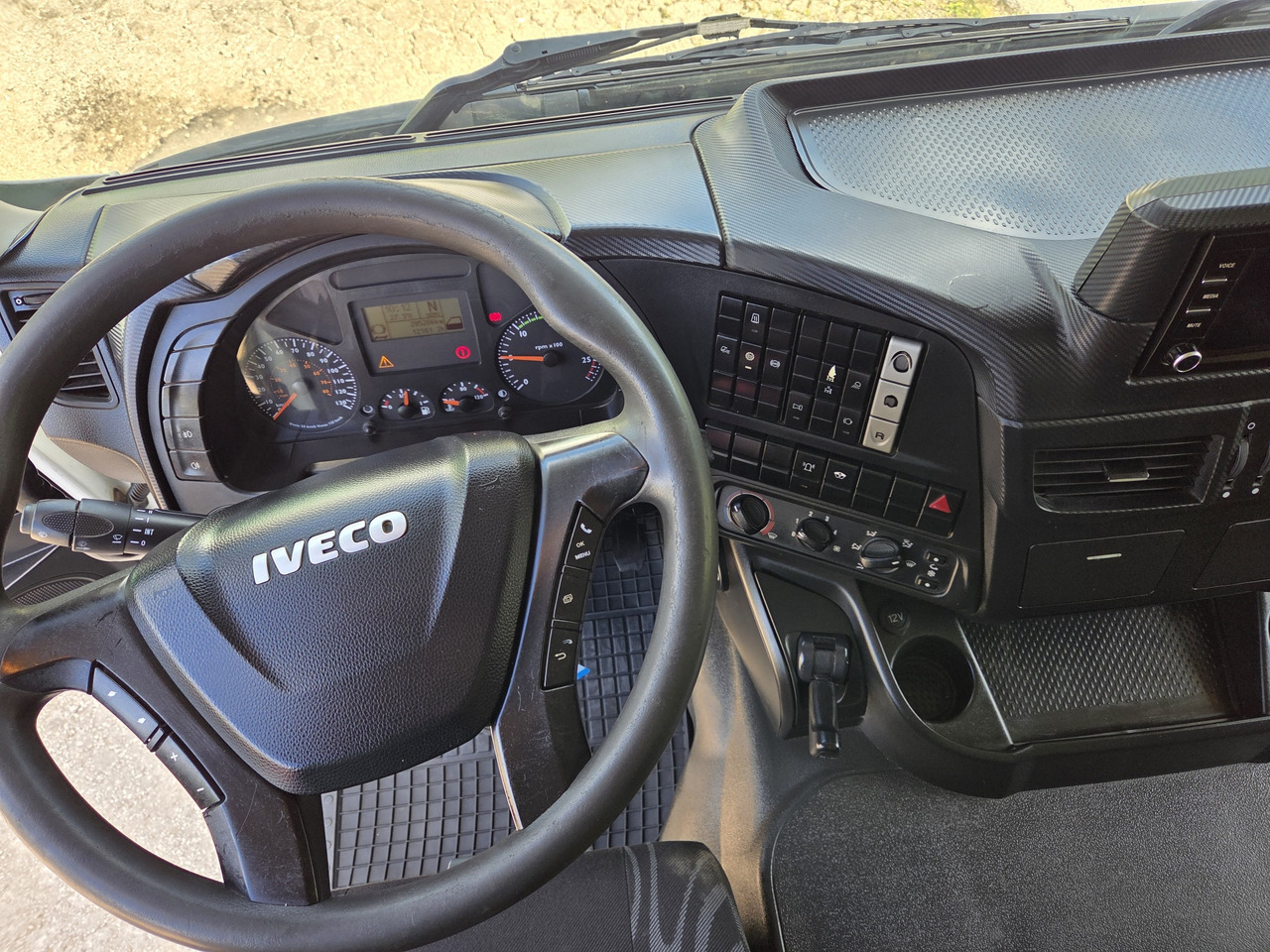 Самосвал камион IVECO TRAKKER 500 8x4 EURO6 Bordmatik: снимка 7