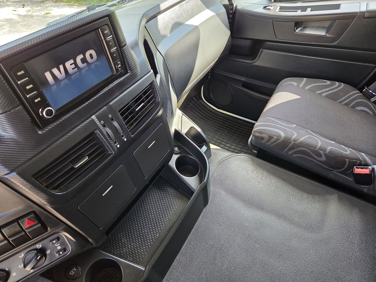 Самосвал камион IVECO TRAKKER 500 8x4 EURO6 Bordmatik: снимка 8