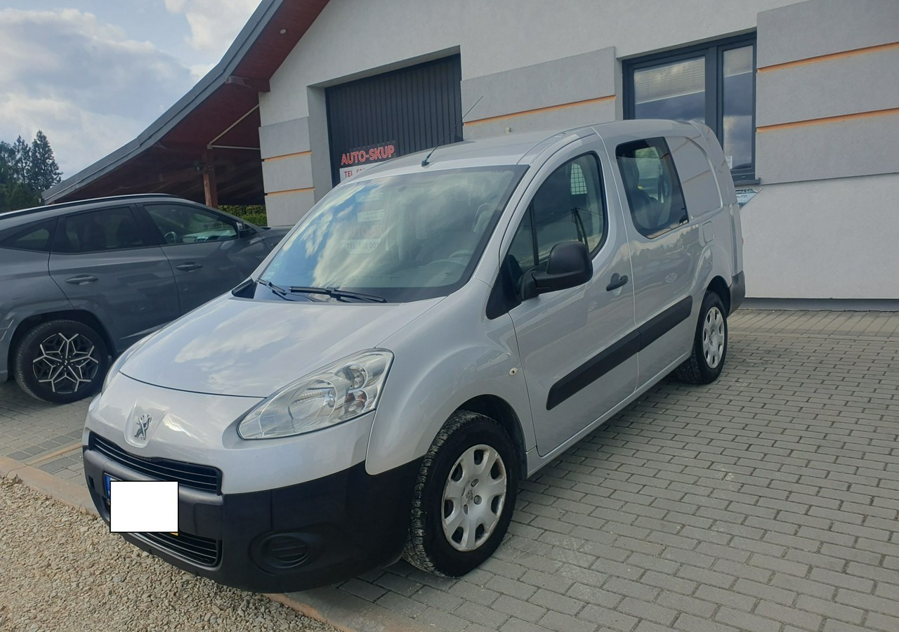 Citroen Berlingo II 5 lub 2 osobowy *long * zabudowa gruau* - Лек автомобил: снимка 2 Citroen Berlingo II 5 lub 2 osobowy *long * zabudowa gruau* - Лек автомобил: снимка 2