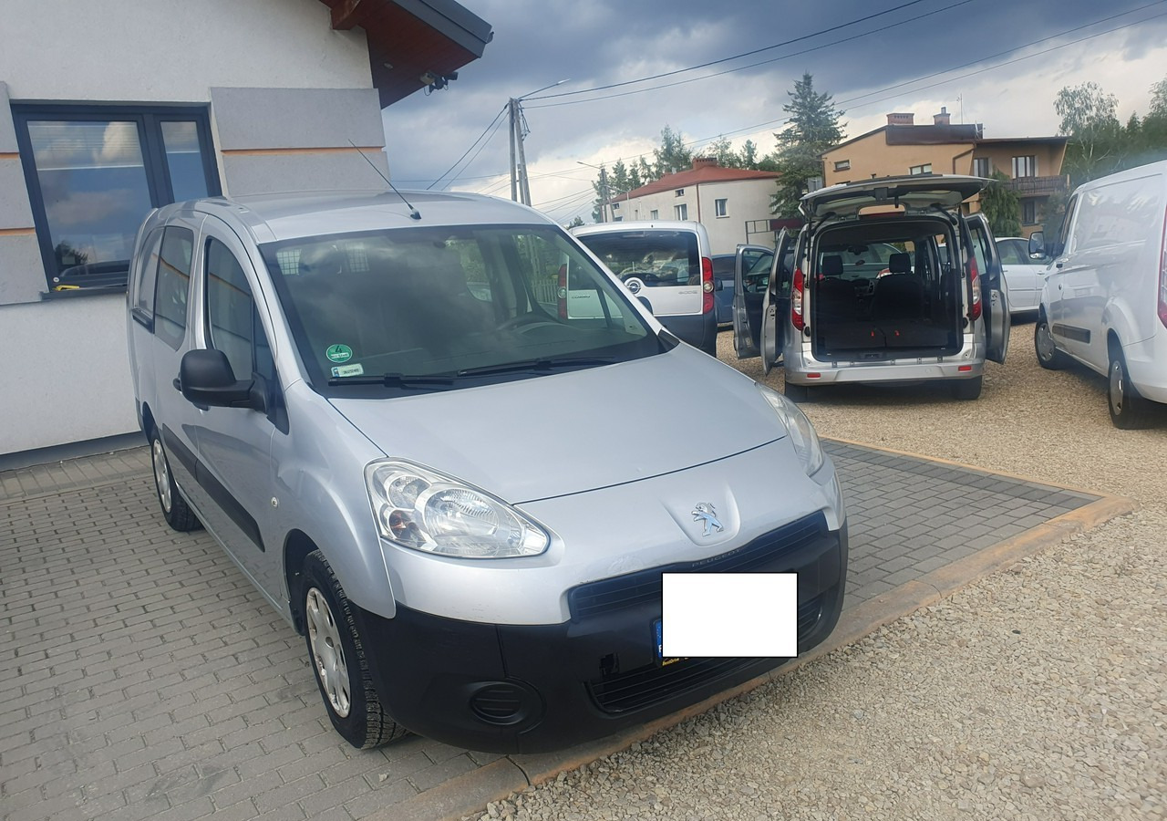 Citroen Berlingo II 5 lub 2 osobowy *long * zabudowa gruau* - Лек автомобил: снимка 4 Citroen Berlingo II 5 lub 2 osobowy *long * zabudowa gruau* - Лек автомобил: снимка 4