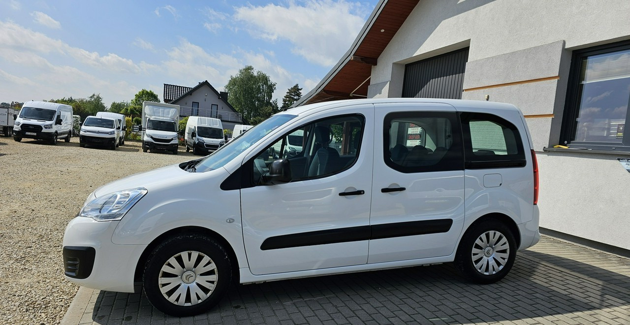 Citroen Berlingo II 5 -osobowy*29450 zł netto* - Лек автомобил: снимка 4 Citroen Berlingo II 5 -osobowy*29450 zł netto* - Лек автомобил: снимка 4
