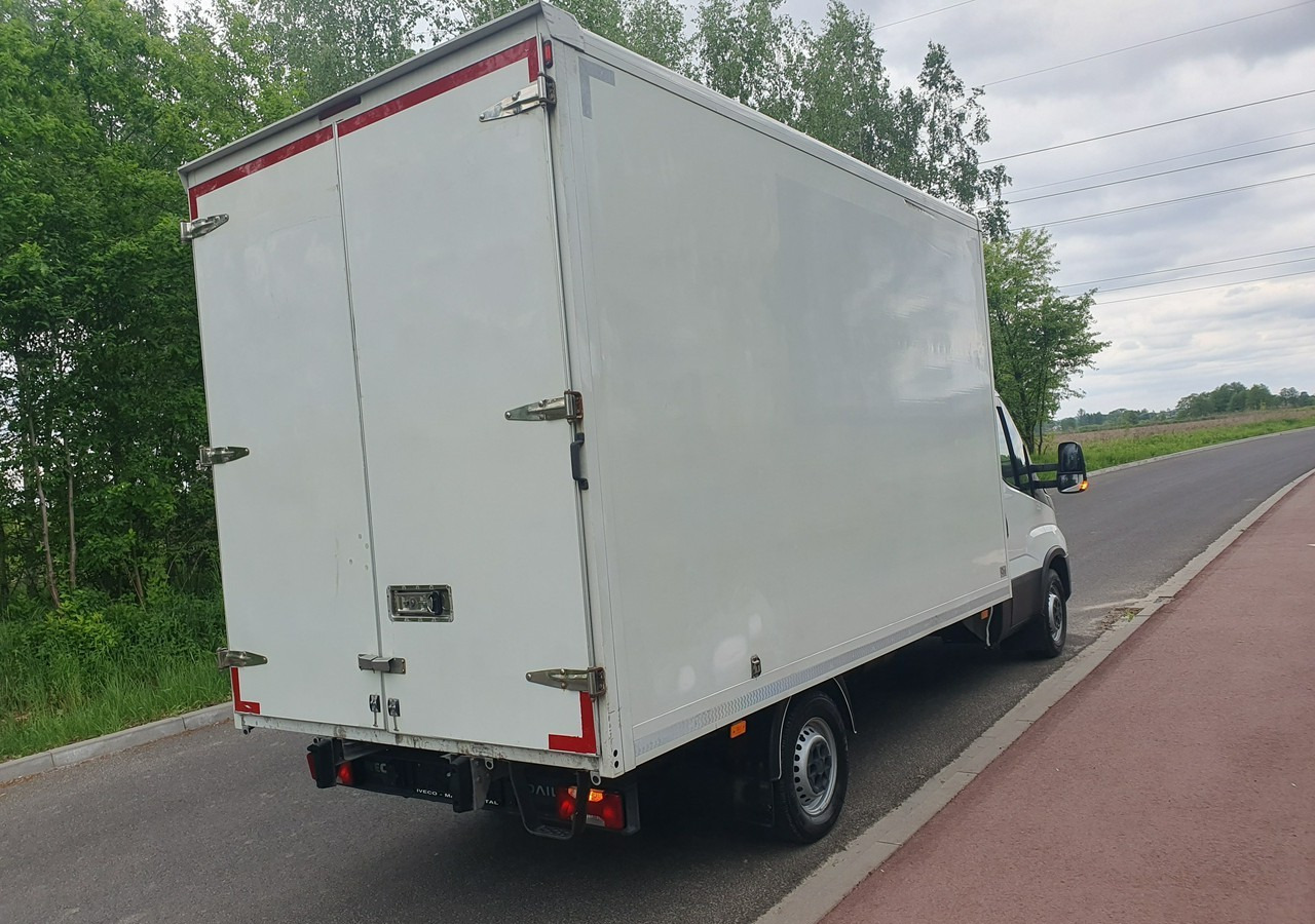 Iveco 35 Daily 35S14 klima * 3 osobowy *nowy rozrząd * - Лекотоварен автомобил фургон: снимка 4 Iveco 35 Daily 35S14 klima * 3 osobowy *nowy rozrząd * - Лекотоварен автомобил фургон: снимка 4